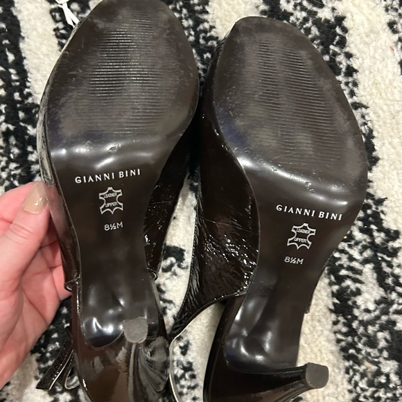 Gianni Bini Shiny Black Slingback Heels - Picture 3 of 4